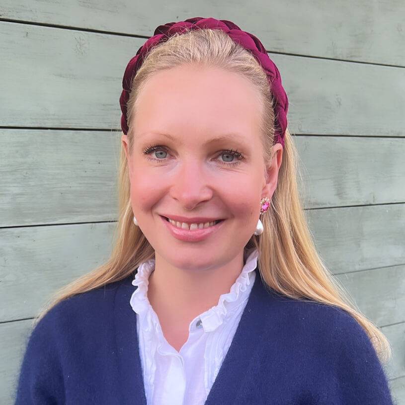 SchwesterSchwester Edel Funkelnde Ohrstecker In Pink Mit Leichtem Baumwolltropfen