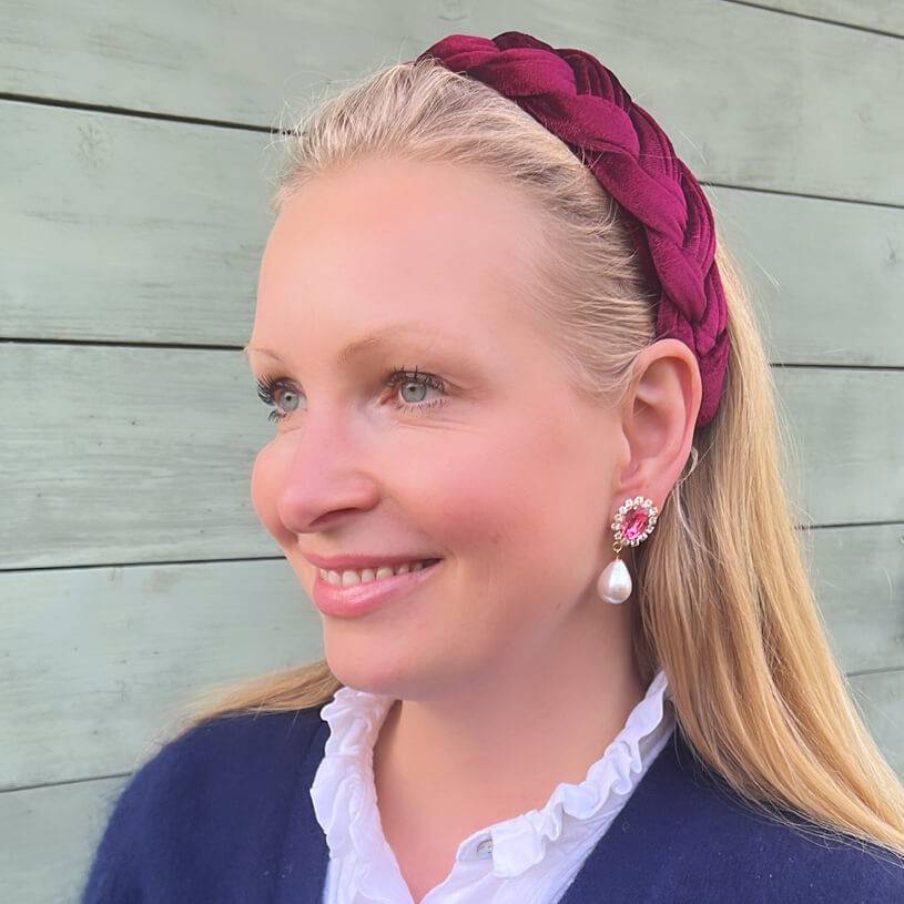 SchwesterSchwester Edel Funkelnde Ohrstecker In Pink Mit Leichtem Baumwolltropfen