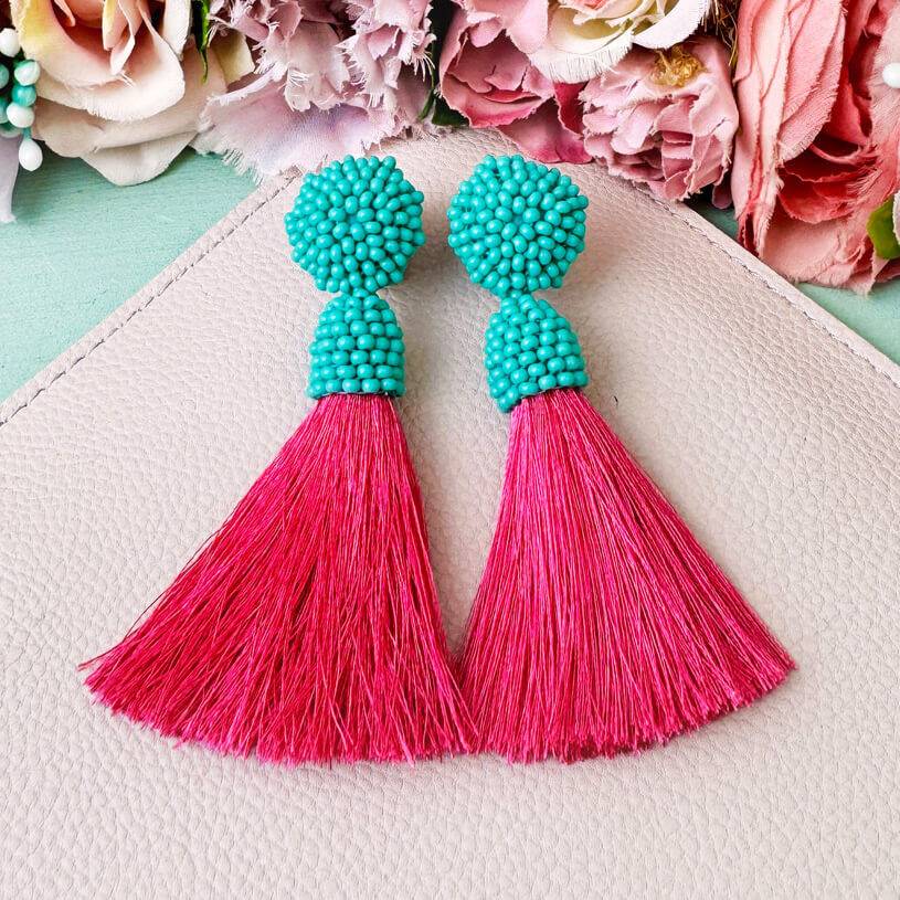 SchwesterSchwester Farbenfrohe Perlen-Quastenohrringe in Türkis und Pink