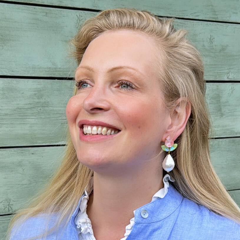 SchwesterSchwester Funkelnde Ohrringe In Rosa Und Hellgrün Mit Federleichten Baumwolltropfen