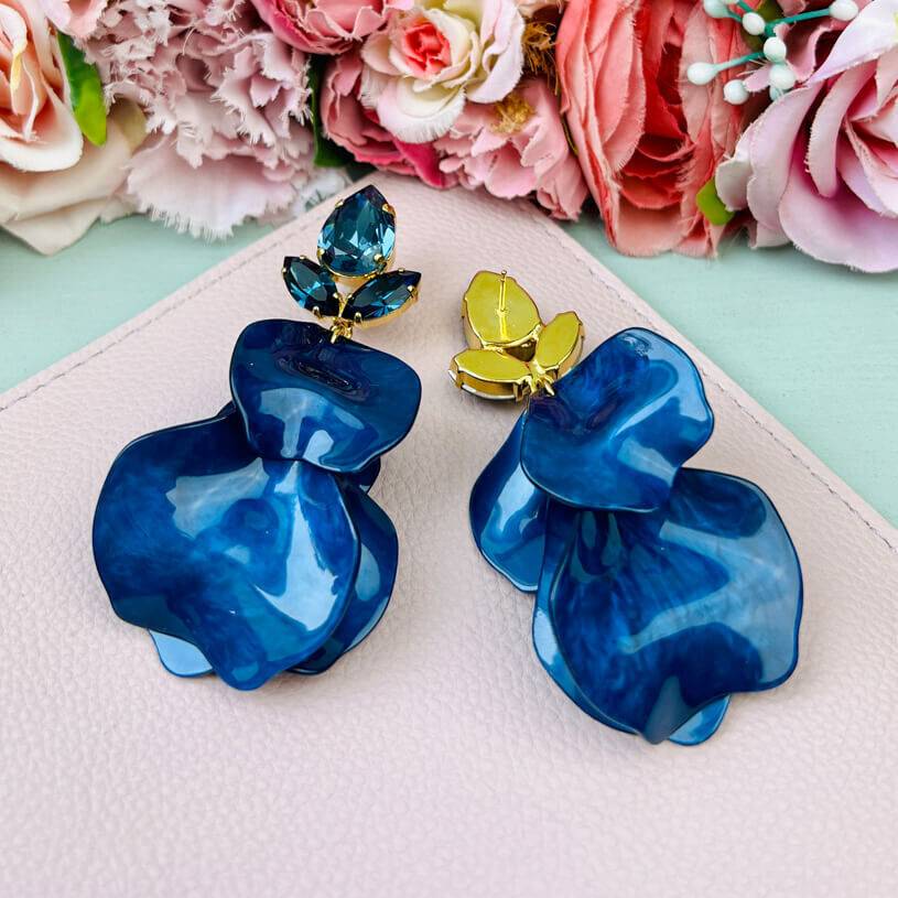 SchwesterSchwester Funkelnde Ohrringe Mit Dunkelblauen Glas-Kristallen Und Blütenblättern