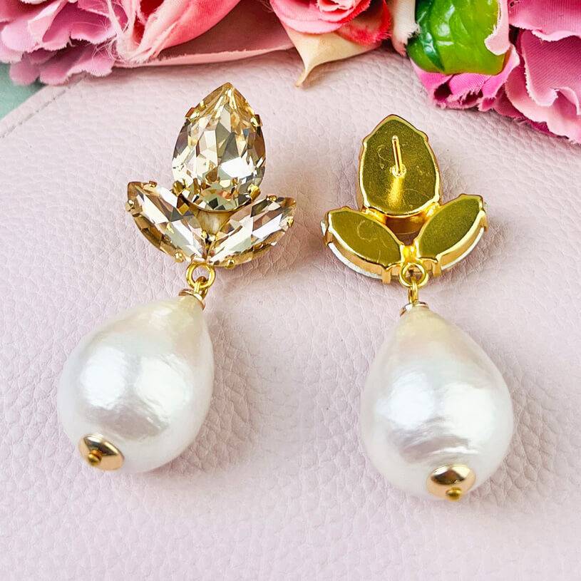 SchwesterSchwester Funkelnde Ohrstecker In Champagner Mit Federleichten Baumwolltropfen