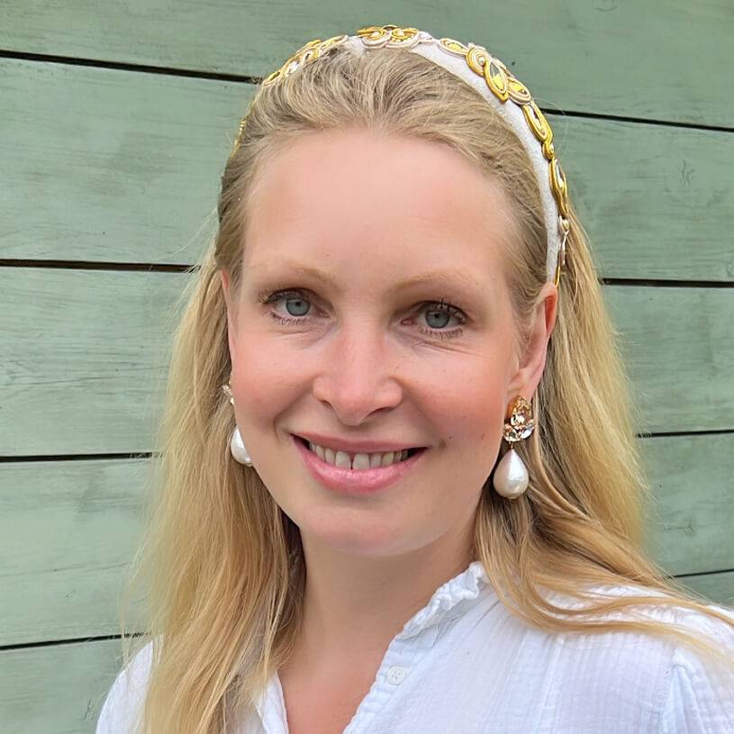 SchwesterSchwester Funkelnde Ohrstecker In Champagner Mit Federleichten Baumwolltropfen