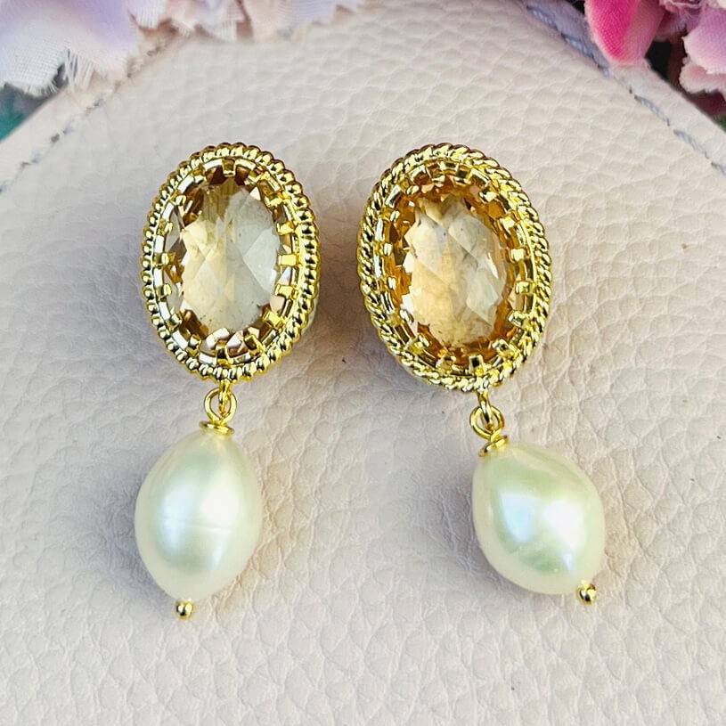 SchwesterSchwester Funkelnde Ohrstecker in Champagnerfarben mit edler Süßwasserperle