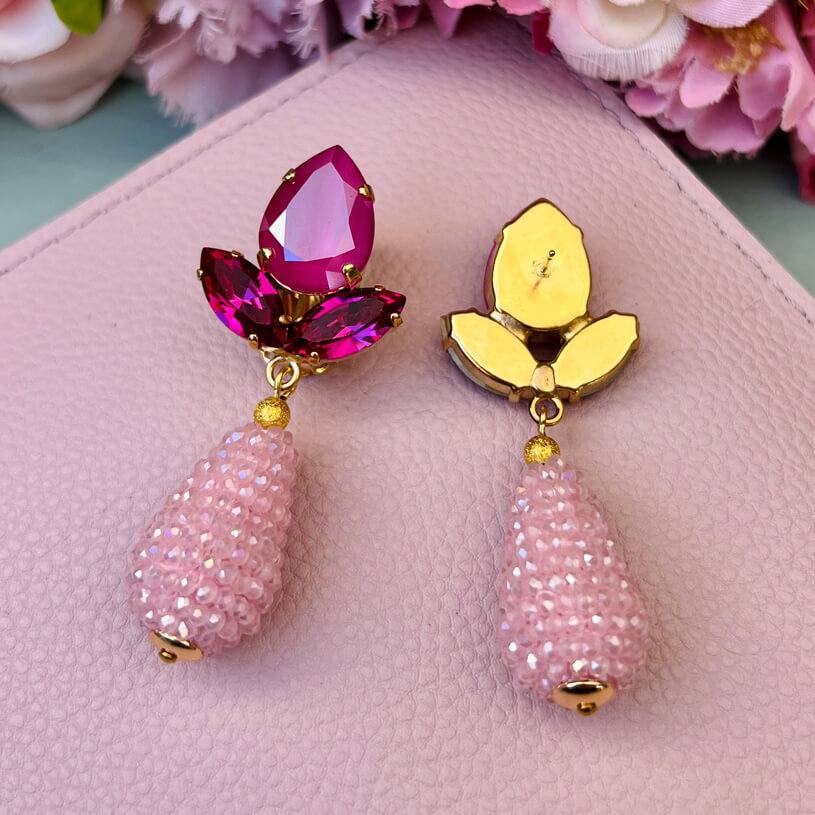 SchwesterSchwester Funkelnde Ohrstecker In Pink Mit Rosafarbenen Glitzertropfen Von AmuseToi