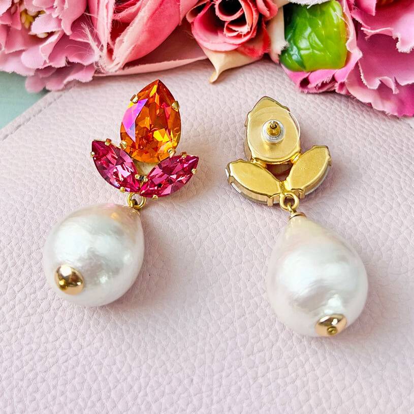 SchwesterSchwester Funkelnde Ohrstecker In Pink Und Orange Mit Federleichten Baumwolltropfen