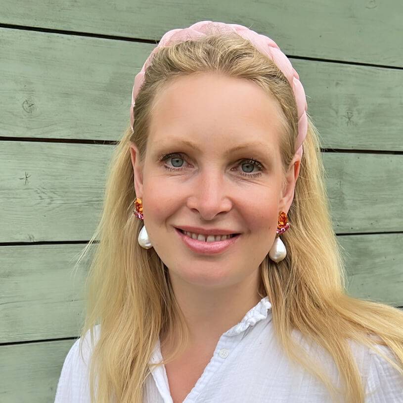 SchwesterSchwester Funkelnde Ohrstecker In Pink Und Orange Mit Federleichten Baumwolltropfen