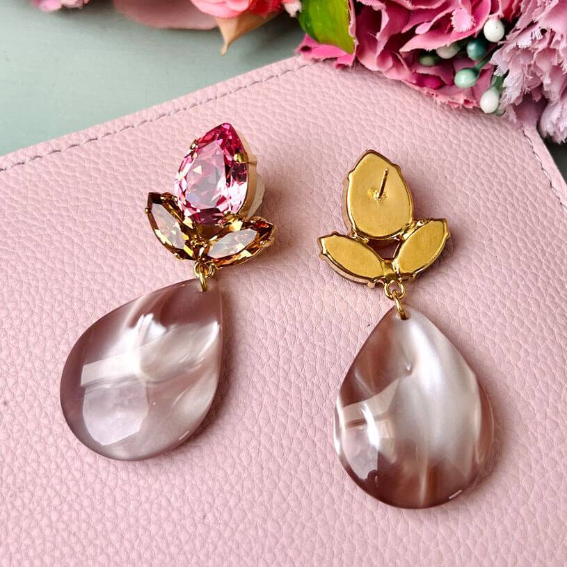 SchwesterSchwester Funkelnde Ohrstecker In Rosa Mit Großem Tropfen In Beige