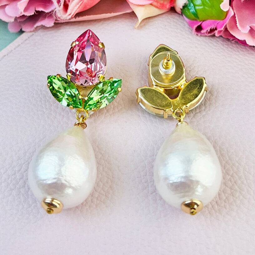 SchwesterSchwester Funkelnde Ohrstecker In Rosa Und Grün Mit Federleichten Baumwolltropfen