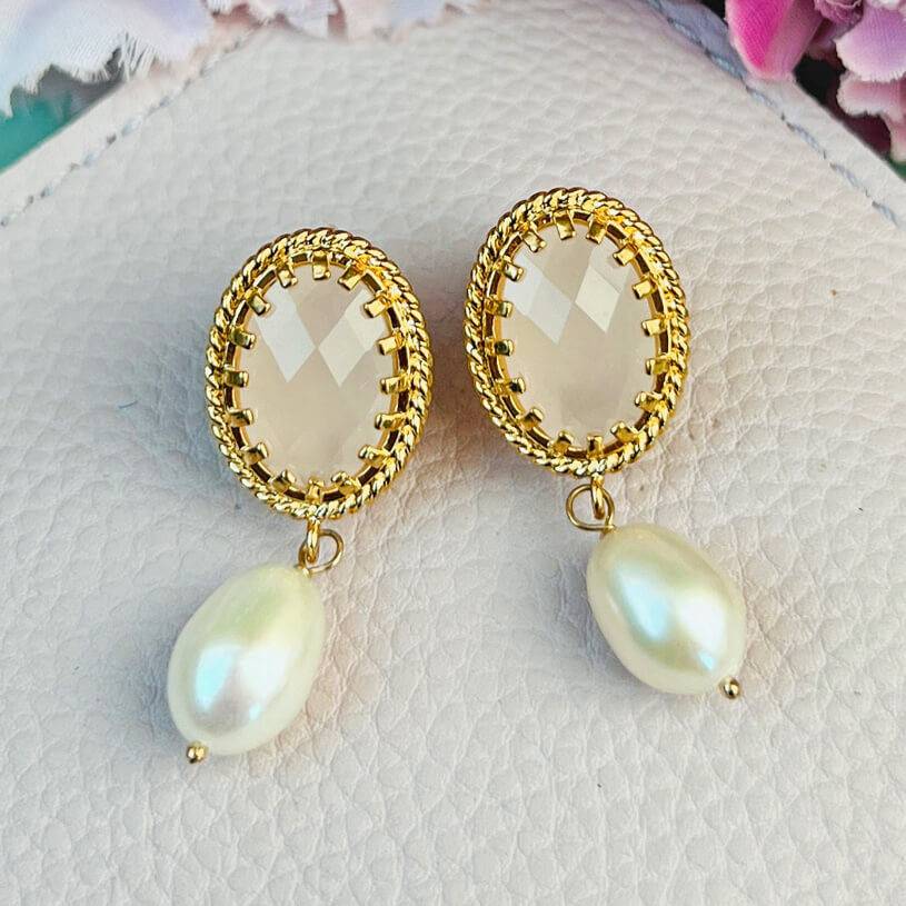 SchwesterSchwester Funkelnde Ohrstecker in Zartrosa mit edler Süßwasserperle