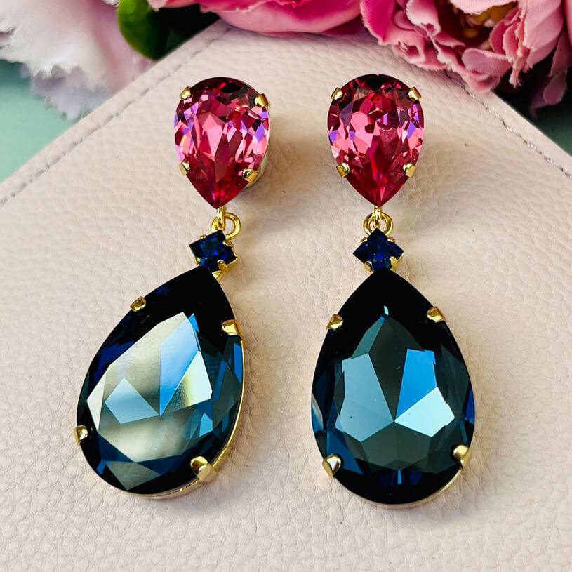 SchwesterSchwester Funkelnde Ohrstecker mit Glas-Kristallen in Pink und Dunkelblau