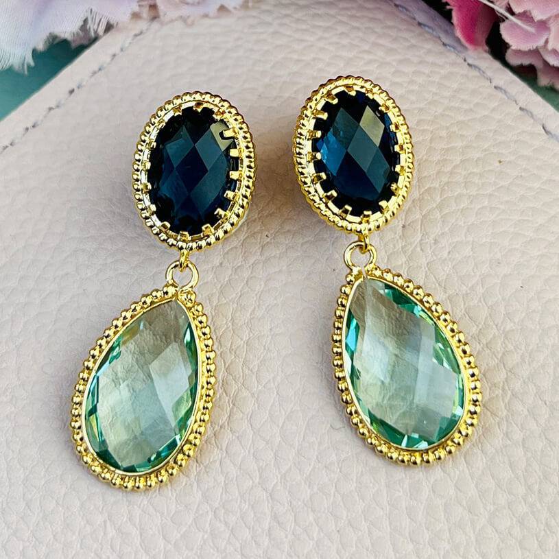 SchwesterSchwester Funkelnde Tropfenohrringe in Dunkelblau und Lindgrün