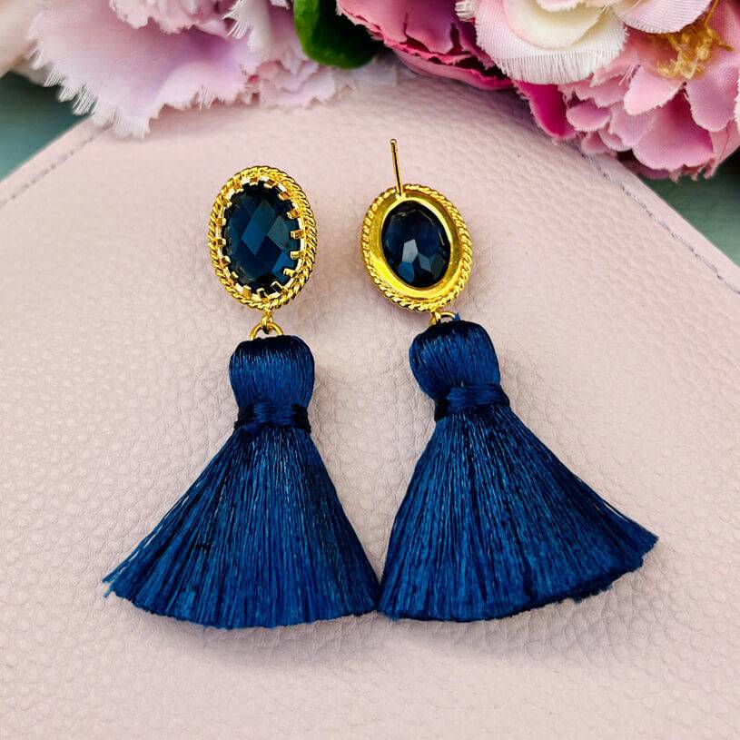 SchwesterSchwester Funkelnde Vergoldete Quastenohrringe In Marineblau Von Janne V. D. Heide