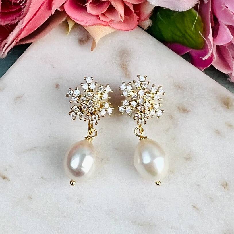 SchwesterSchwester Funkelnder Schneeflocken-Ohrstecker Mit Steinen Und Süßwasserperle