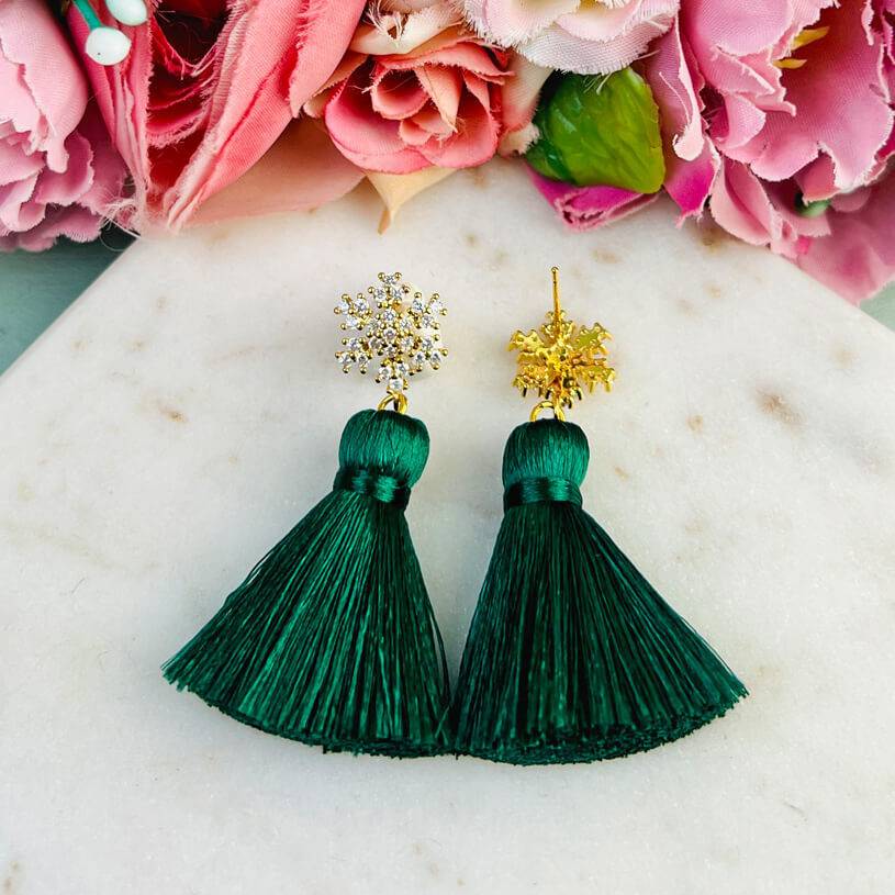 SchwesterSchwester Funkelnder Schneeflocken-Ohrstecker Mit Steinen Und Dunkelgrüner Quaste