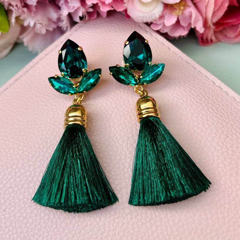 SchwesterSchwester Glitzernde Ohrstecker in Dunkelgrün mit edler Quaste von AmuseToi