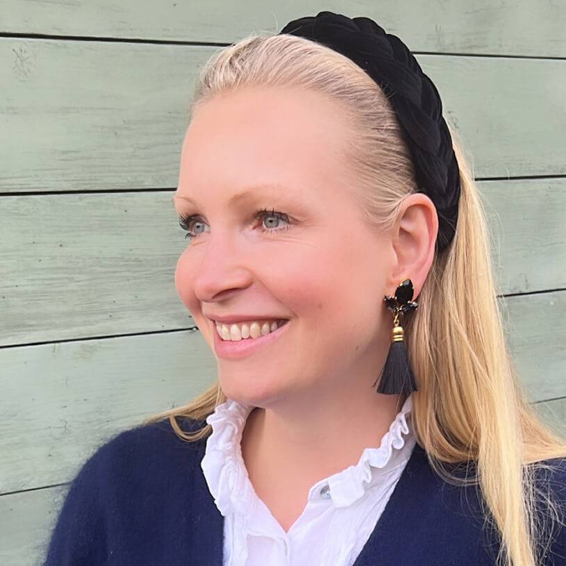 SchwesterSchwester Glitzernde Ohrstecker In Schwarz Mit Edler Quaste Von AmuseToi