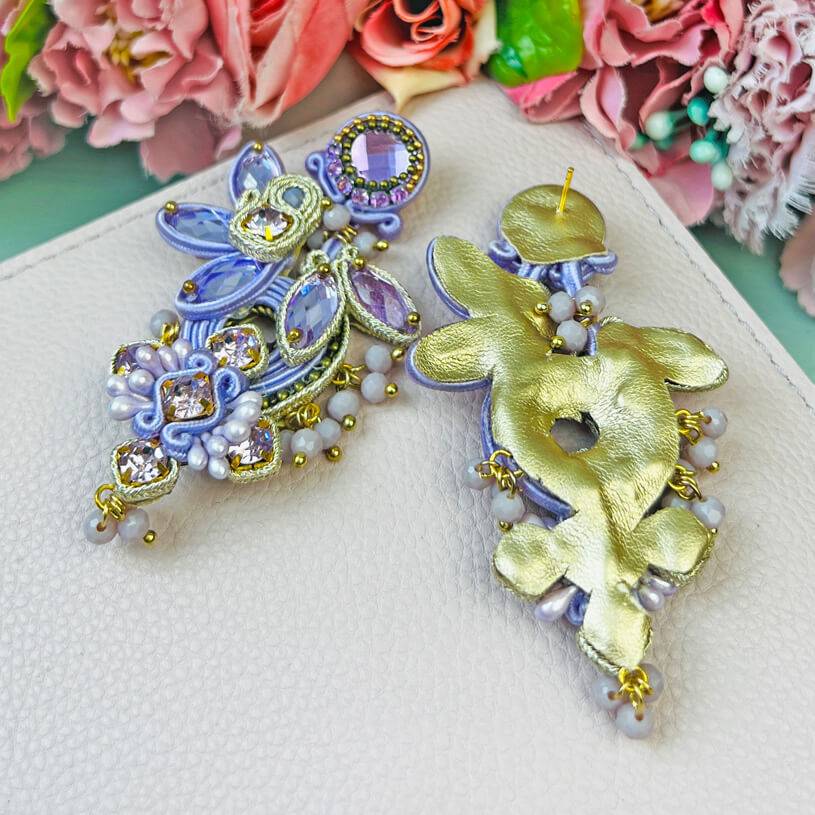 SchwesterSchwester Große Soutache-Ohrringe In Flieder Und Champagner