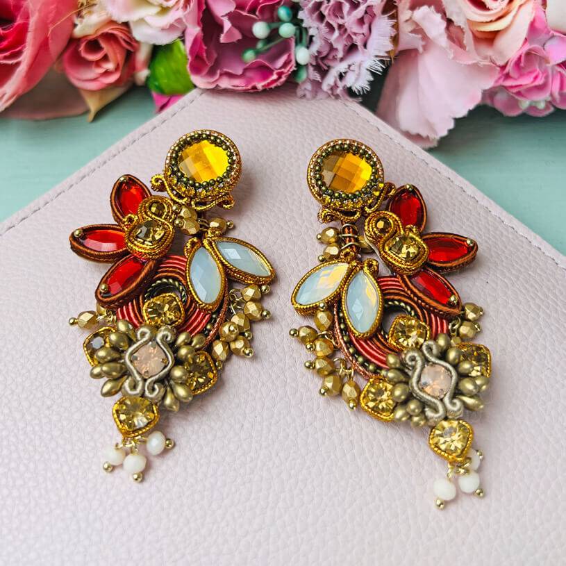 SchwesterSchwester Große Soutache-Ohrringe in Gold, Champagner und Braun