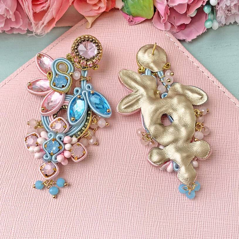 SchwesterSchwester Große Soutache-Ohrringe In Zartrosa Und Zartblau