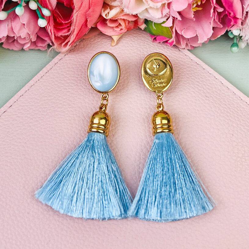 SchwesterSchwester Hellblaue Ohrringe Mit Quaste Als Ohrstecker Von AmuseToi