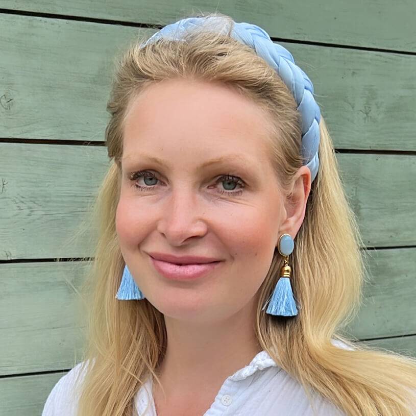 SchwesterSchwester Hellblaue Ohrringe Mit Quaste Als Ohrstecker Von AmuseToi