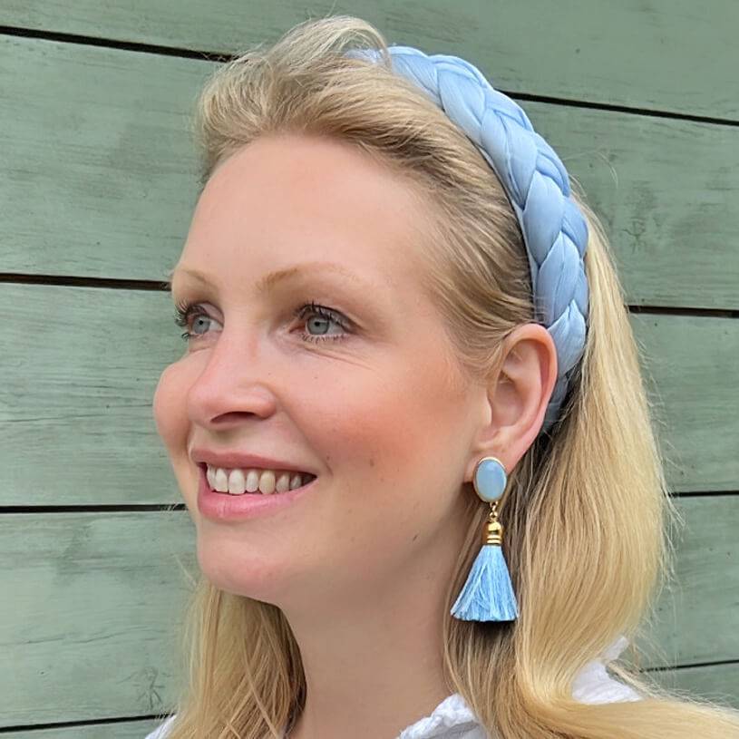 SchwesterSchwester Hellblaue Ohrringe Mit Quaste Als Ohrstecker Von AmuseToi