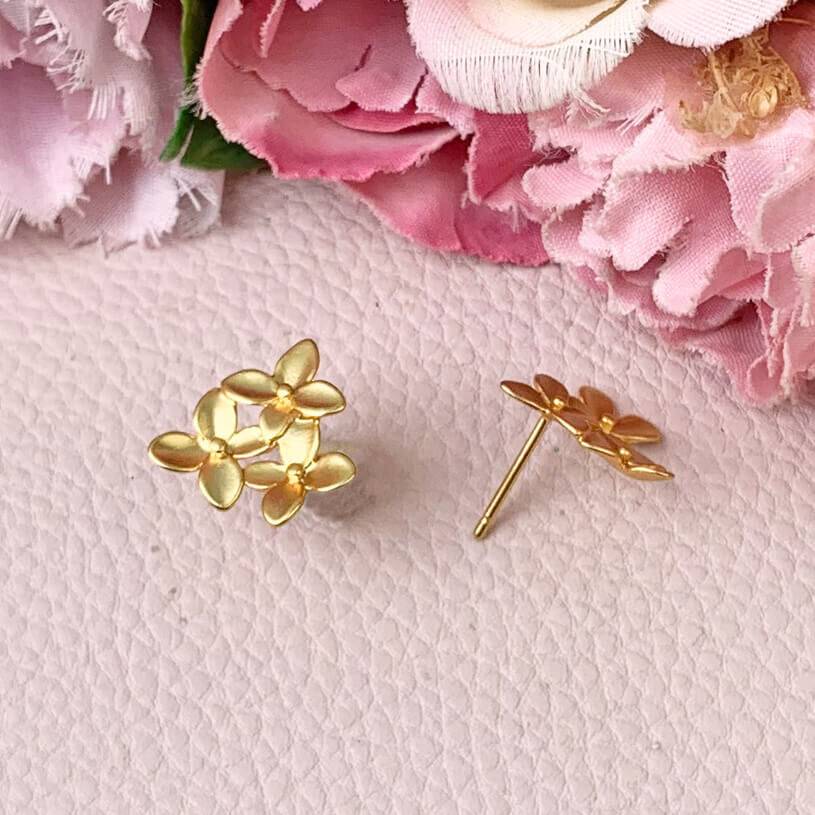 SchwesterSchwester Kleine Blütenohrringe Von Janne Von Der Heide