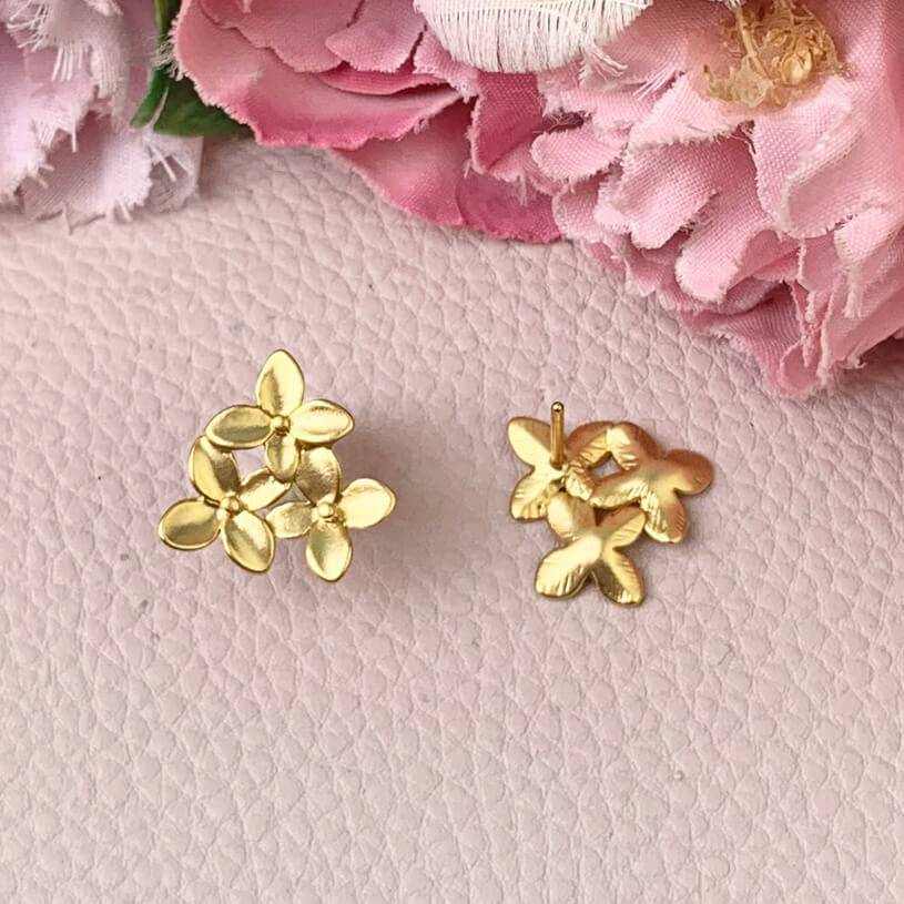 SchwesterSchwester Kleine Blütenohrringe Von Janne Von Der Heide