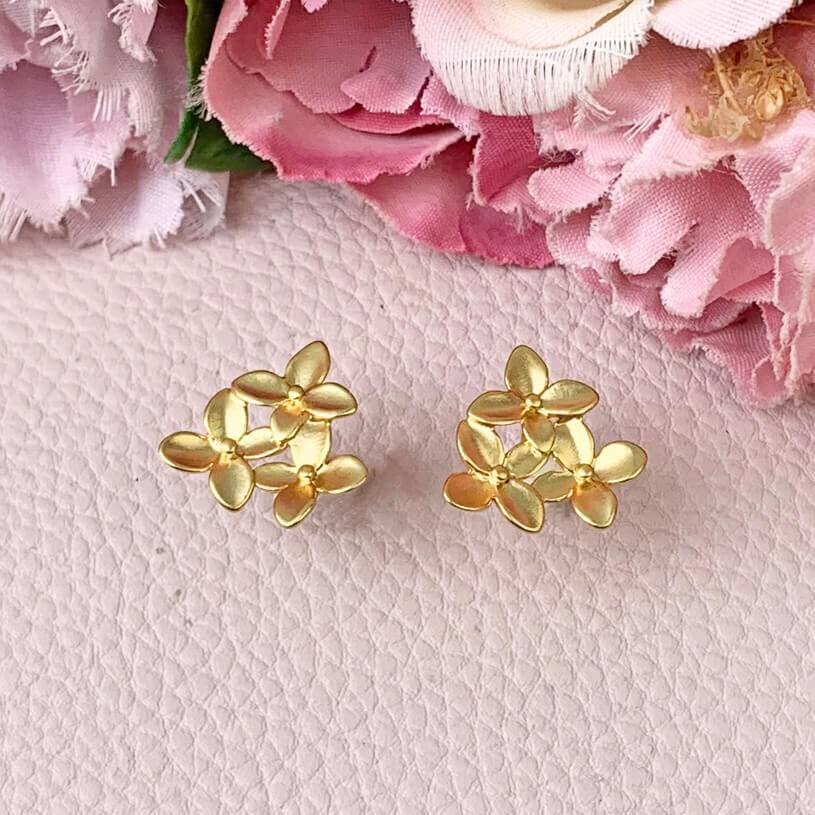 SchwesterSchwester Kleine Blütenohrringe von Janne von der Heide SchwesterSchwester Kleine Blütenohrringe von Janne von der Heide