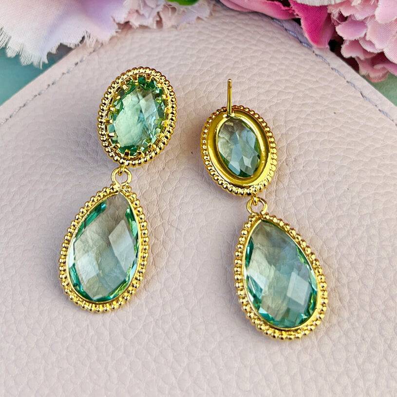 SchwesterSchwester Lindgrüne Tropfenohrringe Mit Funkelnden Facettierten Tropfen