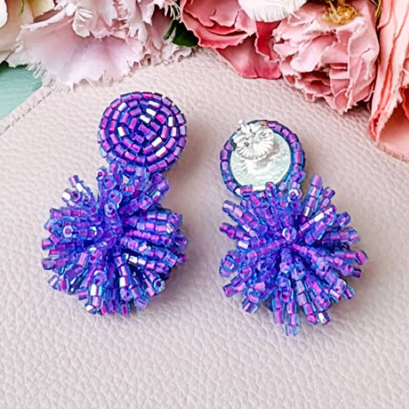 SchwesterSchwester Moderne Statementohrringe Aus Perlen In Rosa Mit Blauschimmer