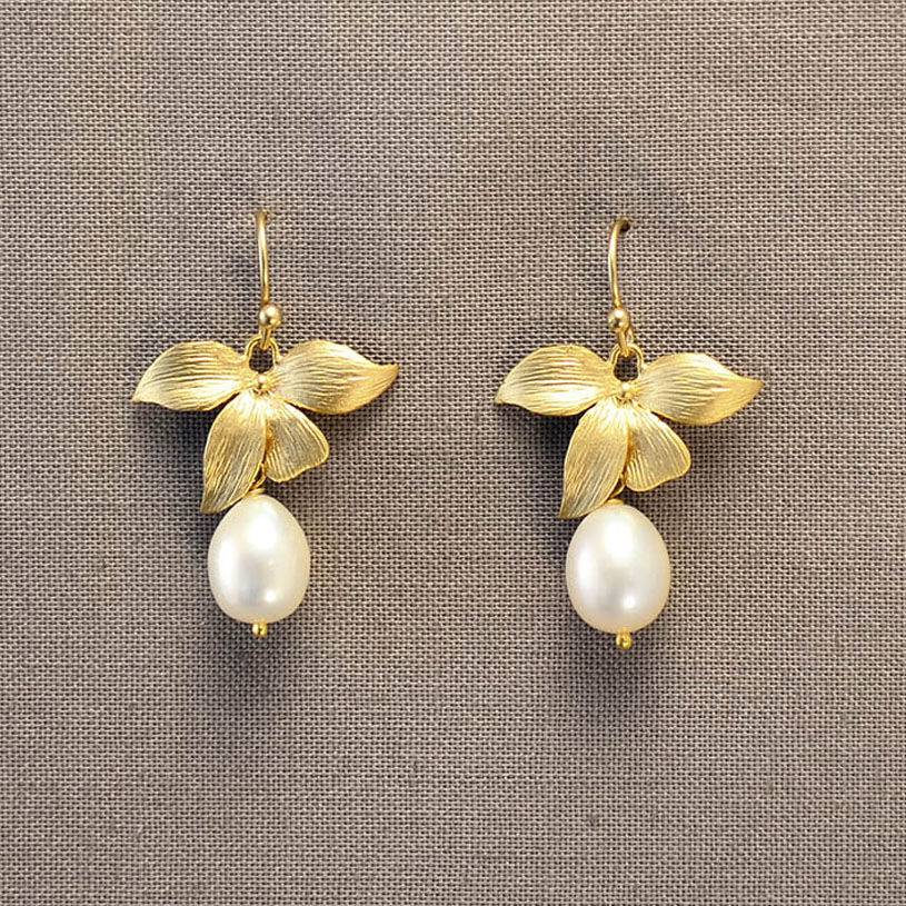 SchwesterSchwester Ohrhänger Und Vierblättrige Blüte Mit Edler Süßwasserperle Von Janne Von Der Heide