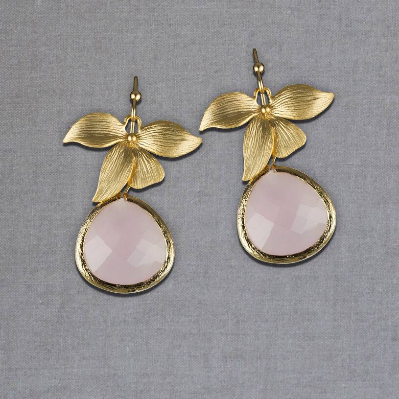 SchwesterSchwester Ohrhänger und vierblättrige Blüte mit facettiertem Tropfen in Zartrosa von Janne von der Heide