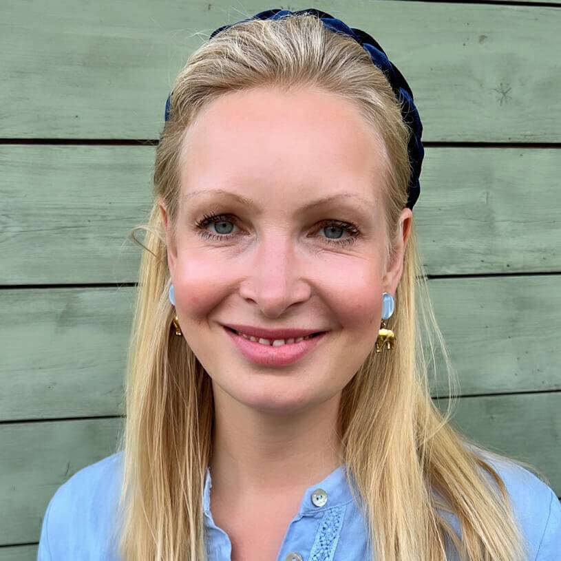 SchwesterSchwester Ohrstecker In Hellblau Mit Vergoldetem Elefant