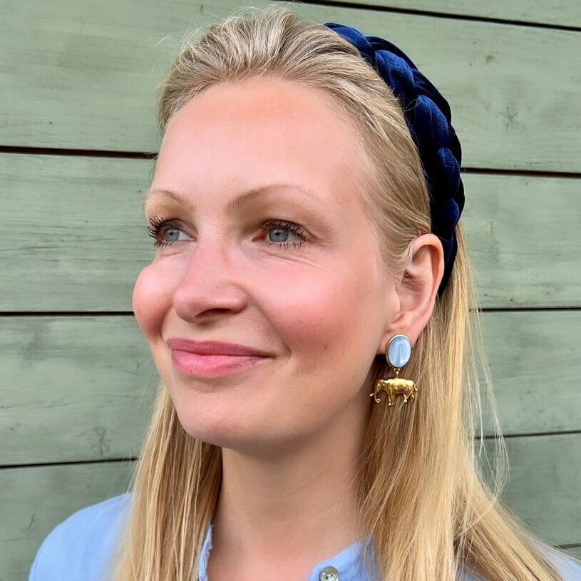 SchwesterSchwester Ohrstecker In Hellblau Mit Vergoldetem Elefant