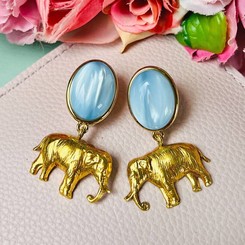 SchwesterSchwester Ohrstecker in Hellblau mit vergoldetem Elefant