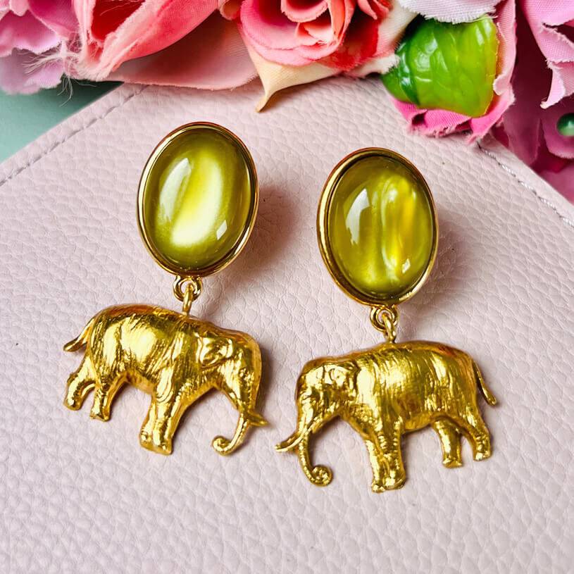 SchwesterSchwester Ohrstecker in Senfgelb mit vergoldetem Elefant