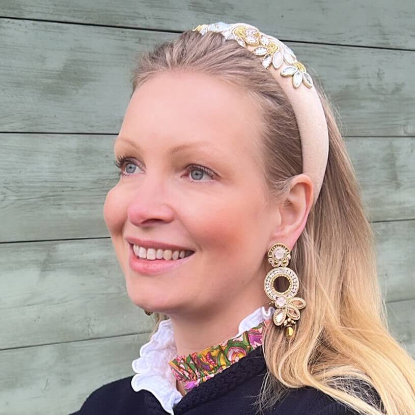 SchwesterSchwester Opulente Soutache-Ohrringe In Gold Und Champagner