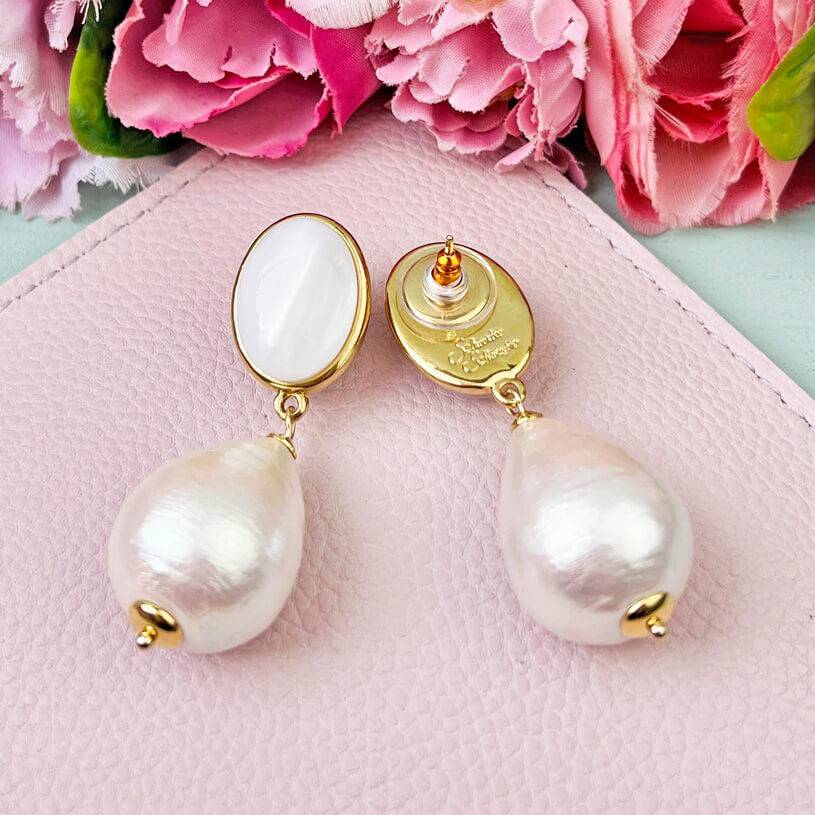 SchwesterSchwester Perlmutt Schimmernde Ohrstecker Mit Federleichten Tropfen Von AmuseToi