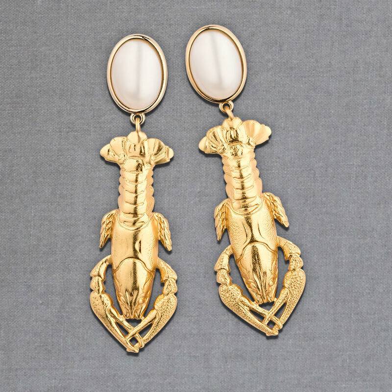 SchwesterSchwester Perlmuttfarbene Ohrringe Mit Vergoldeten Langusten Von AmuseToi