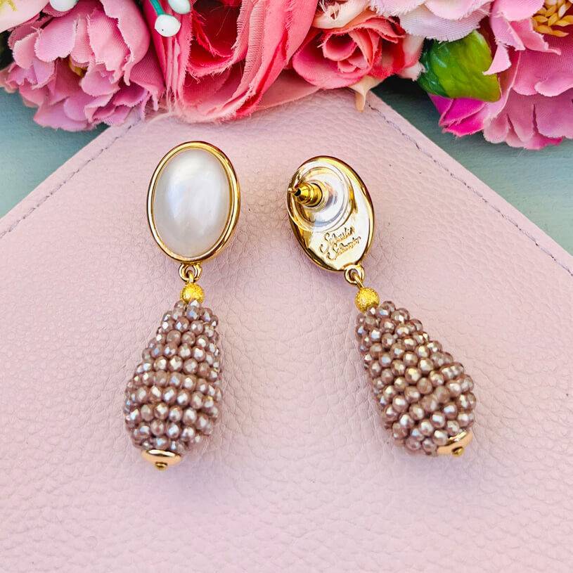 SchwesterSchwester Perlmuttfarbener Ohrstecker Mit Champagnerfarbenem Glitzer-Tropfen Von AmuseToi