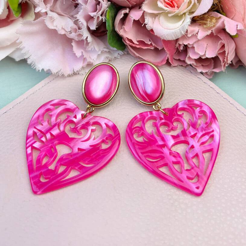 SchwesterSchwester Pinke Hirsch-Ohrringe mit Herz-Ornament von AmuseToi SchwesterSchwester Pinke Hirsch-Ohrringe mit Herz-Ornament von AmuseToi