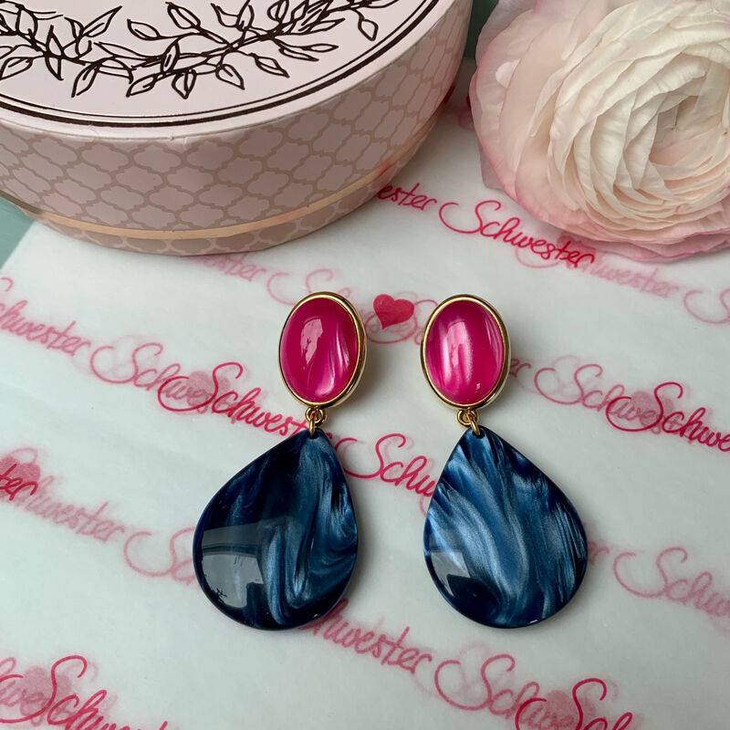 SchwesterSchwester Pinke Ohrstecker Mit Dunkelblauen Tropfen Von AmuseToi