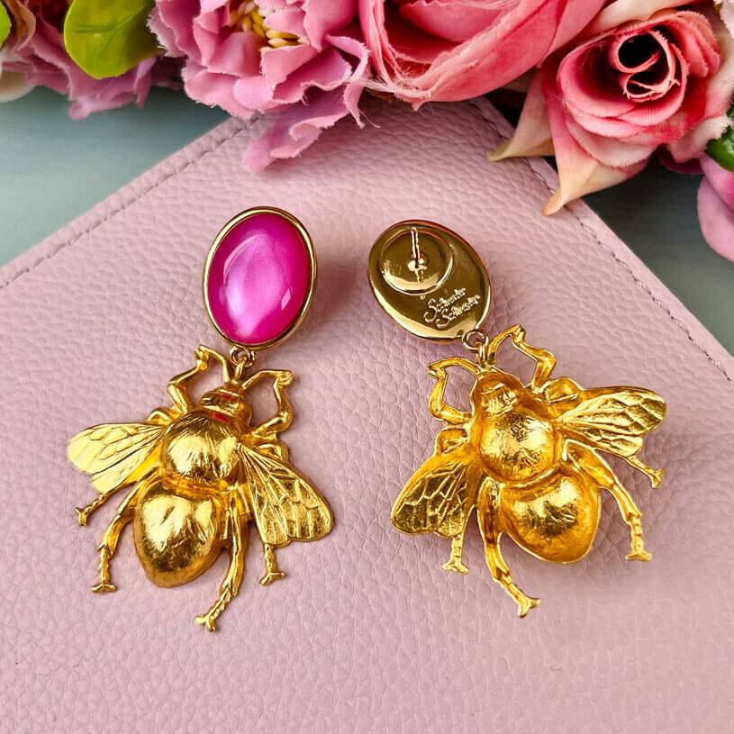 SchwesterSchwester Pinke Ohrstecker Mit Vergoldeter Hummel Von AmuseToi