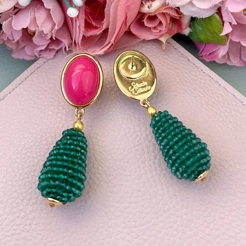 SchwesterSchwester Pinkfarbene Ohrstecker Mit Glitzerndem Dunkelgrünen Tropfen Von AmuseToi