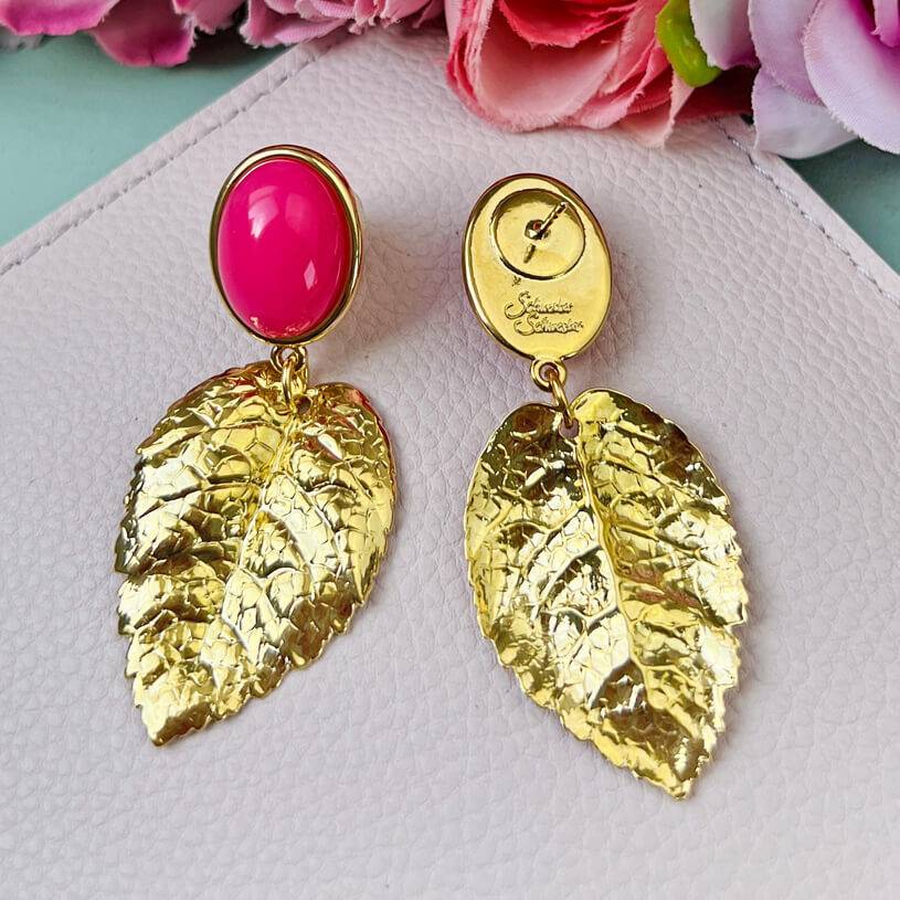 SchwesterSchwester Pinkfarbener Ohrstecker Mit Vergoldeten Blatt Von AmuseToi