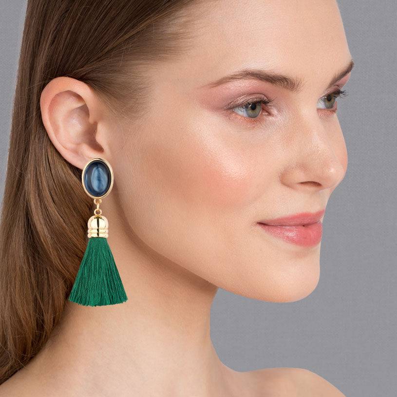 SchwesterSchwester Quasten Ohrringe Als Ohrstecker In Dunkelblau Mit Quaste In Dunkelgrün Von AmuseToi