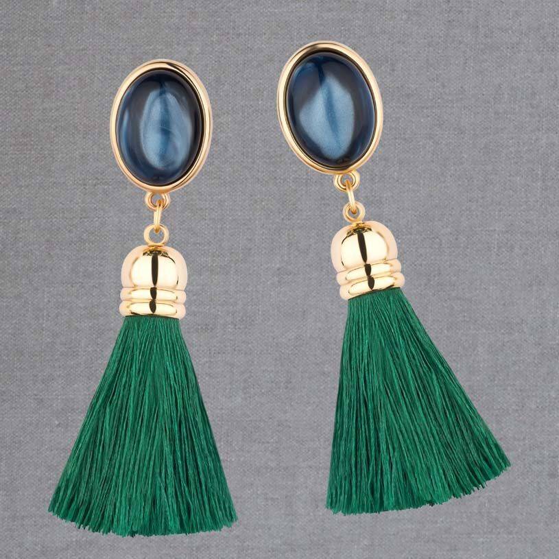 SchwesterSchwester Quasten Ohrringe als Ohrstecker in Dunkelblau mit Quaste in Dunkelgrün von AmuseToi