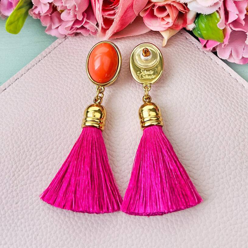 SchwesterSchwester Quasten Ohrringe Als Ohrstecker In Korallenrot Mit Pinkfarbener Quaste Von AmuseToi